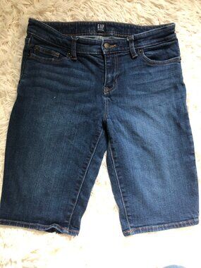 Gap Denim Jean Shorts Bermuda Medium Wash Low Rise GUC Women's 27